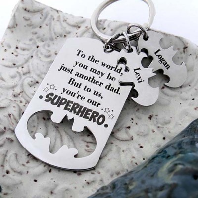Grabado del día del padre llavero personalizado de superhéroe papá con 1-10 nombres papá esposo abuelo