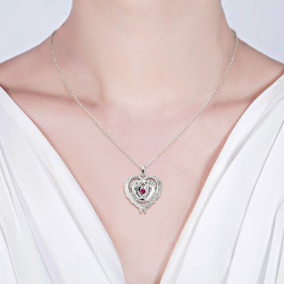 Collar de pies de bebé con alas de ángel