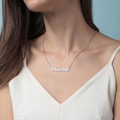 Collar con nombre "Carrie" personalizado en plata chapado en oro de 18 quilates
