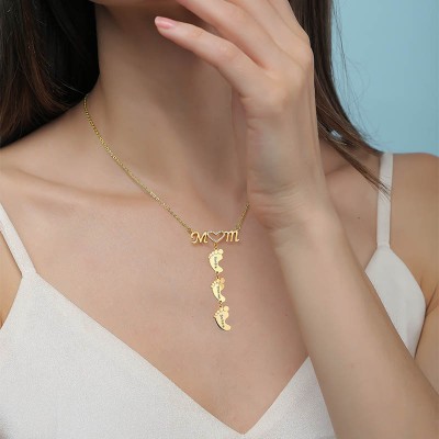Collar de mamá con incrustaciones personalizadas chapado en oro rosa de 18 quilates con colgante de pies de bebé 1-10 colgantes