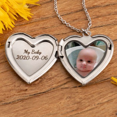 Collar con medallon con foto de corazon grabado